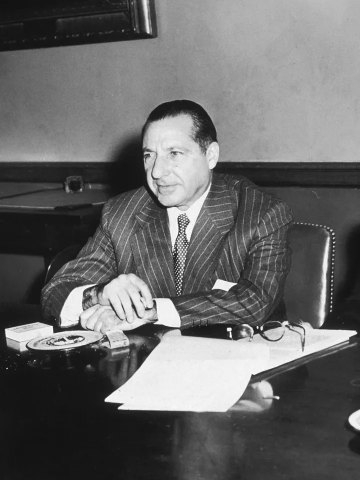 Frank Costello wearing narrow pinstripes