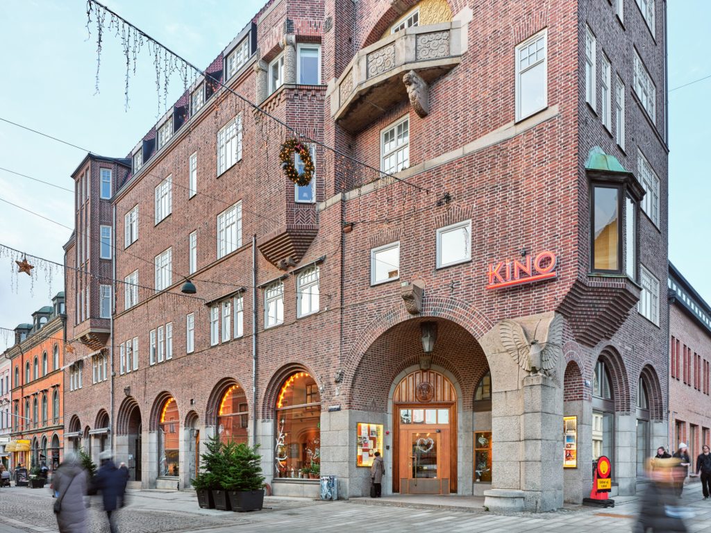 Warm tones and natural materials inside KiNO
