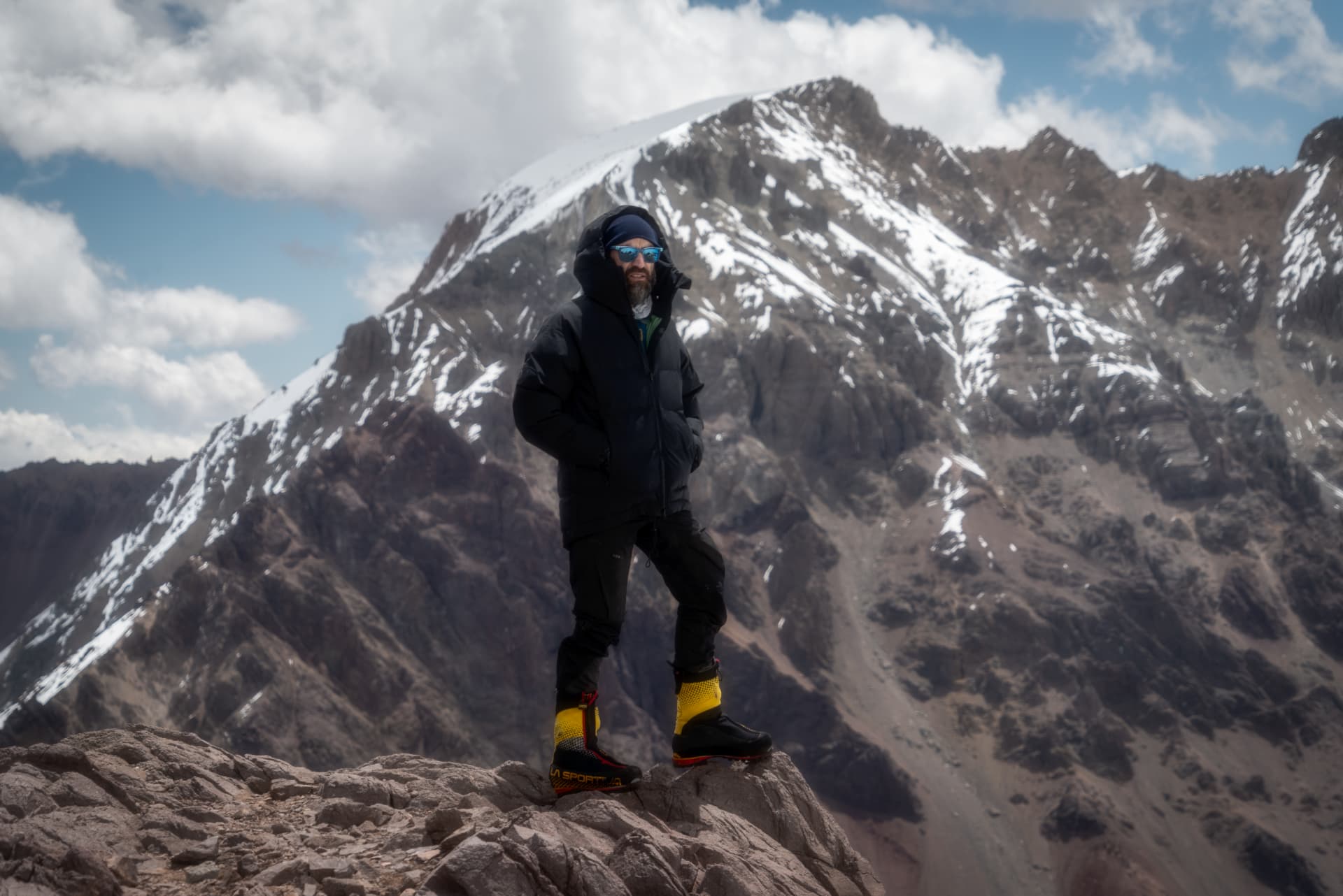 Leonardo Avezzano climbing Alpamayo